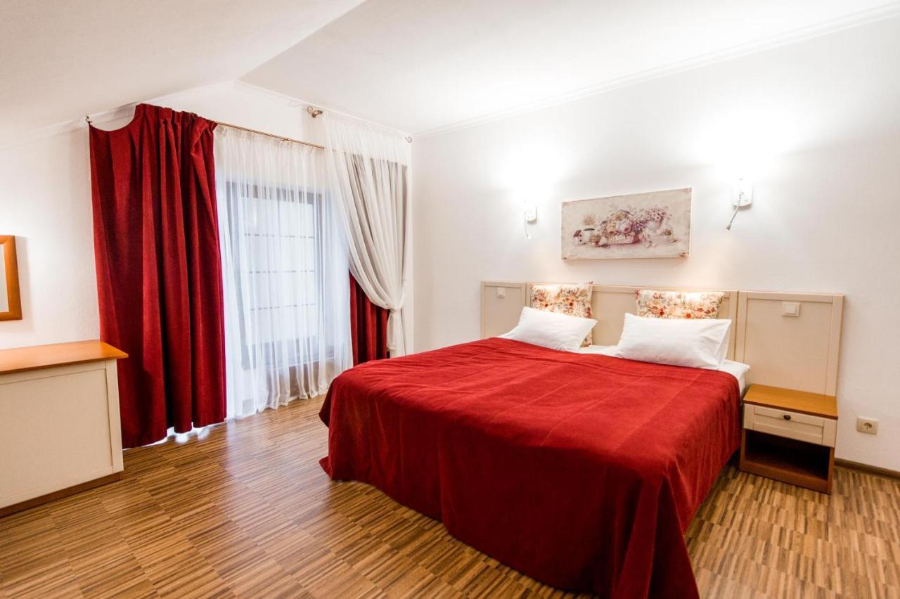 Hotel Veselyj Zajets Pirnove Zewnętrze zdjęcie