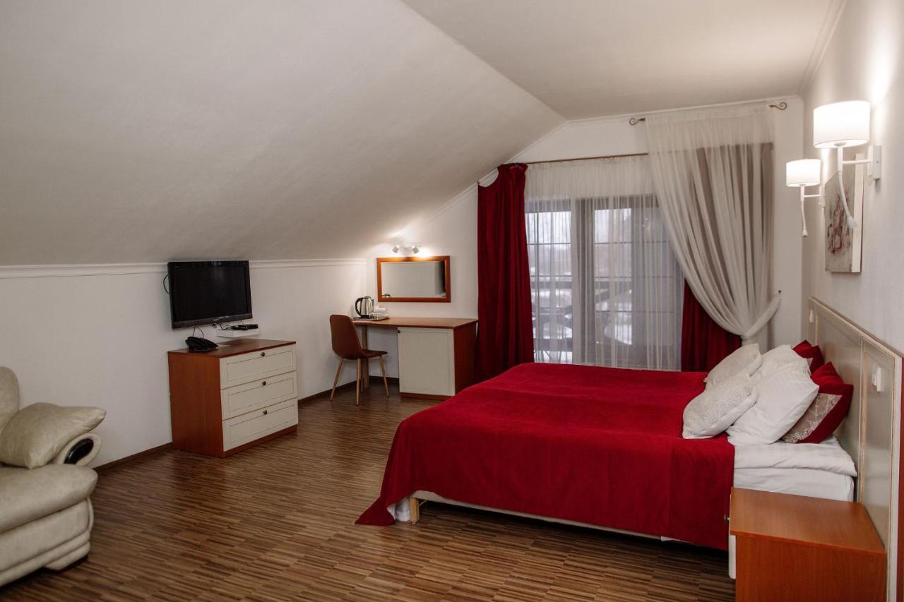 Hotel Veselyj Zajets Pirnove Zewnętrze zdjęcie